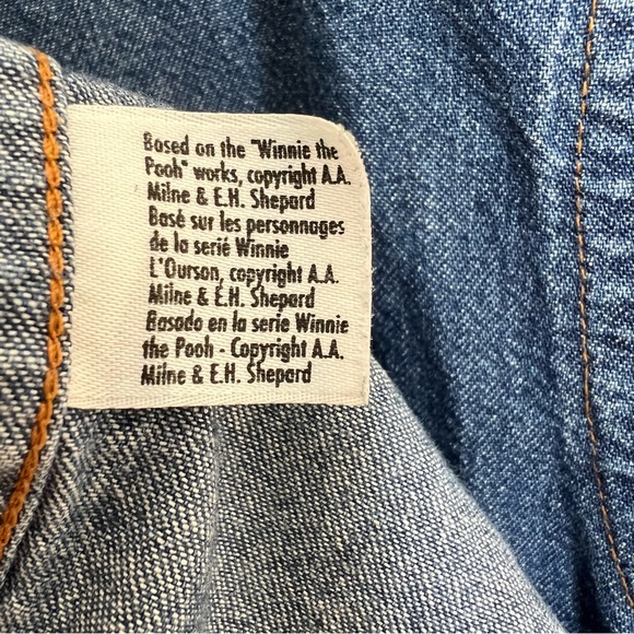 Disney Store Shirt Men’s Medium Button-Up‎ Embroidered Tigger Denim Retro Blue - Picture 8 of 8